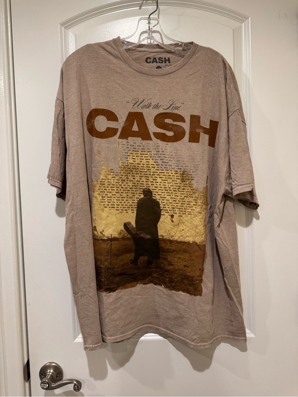 Cash Graphic Short-Sleeve Tee in Taupe with Brown and Gold Print